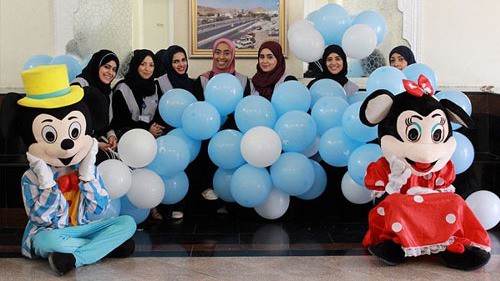 نفط عمان تحتفل بالقرنقشوة مع أكثر من 80 طفلا في مستشفيات النهضة وخولة في مسقط